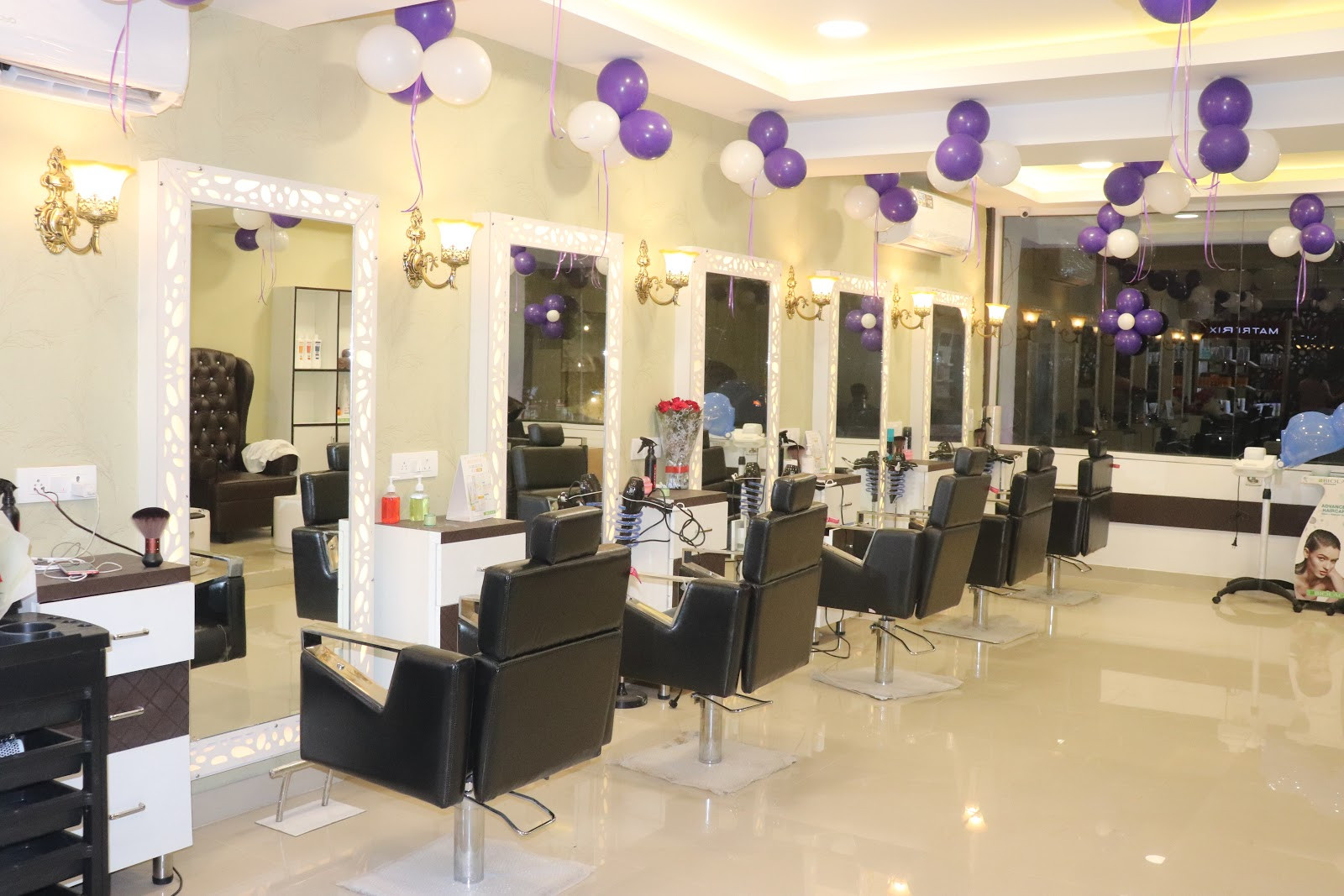 https://www.citalane.com/images/businesses/blounge-a-family-salon/1697732410.jpeg