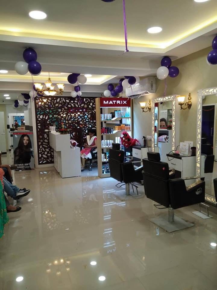 https://www.citalane.com/images/businesses/blounge-a-family-salon/1697732412.jpeg